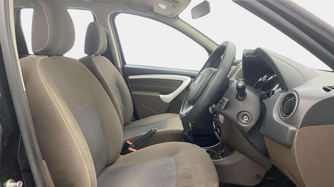 2017 Renault Duster RXL PETROL, Petrol, Manual, 51,141 km, Right Side Front Door Cabin