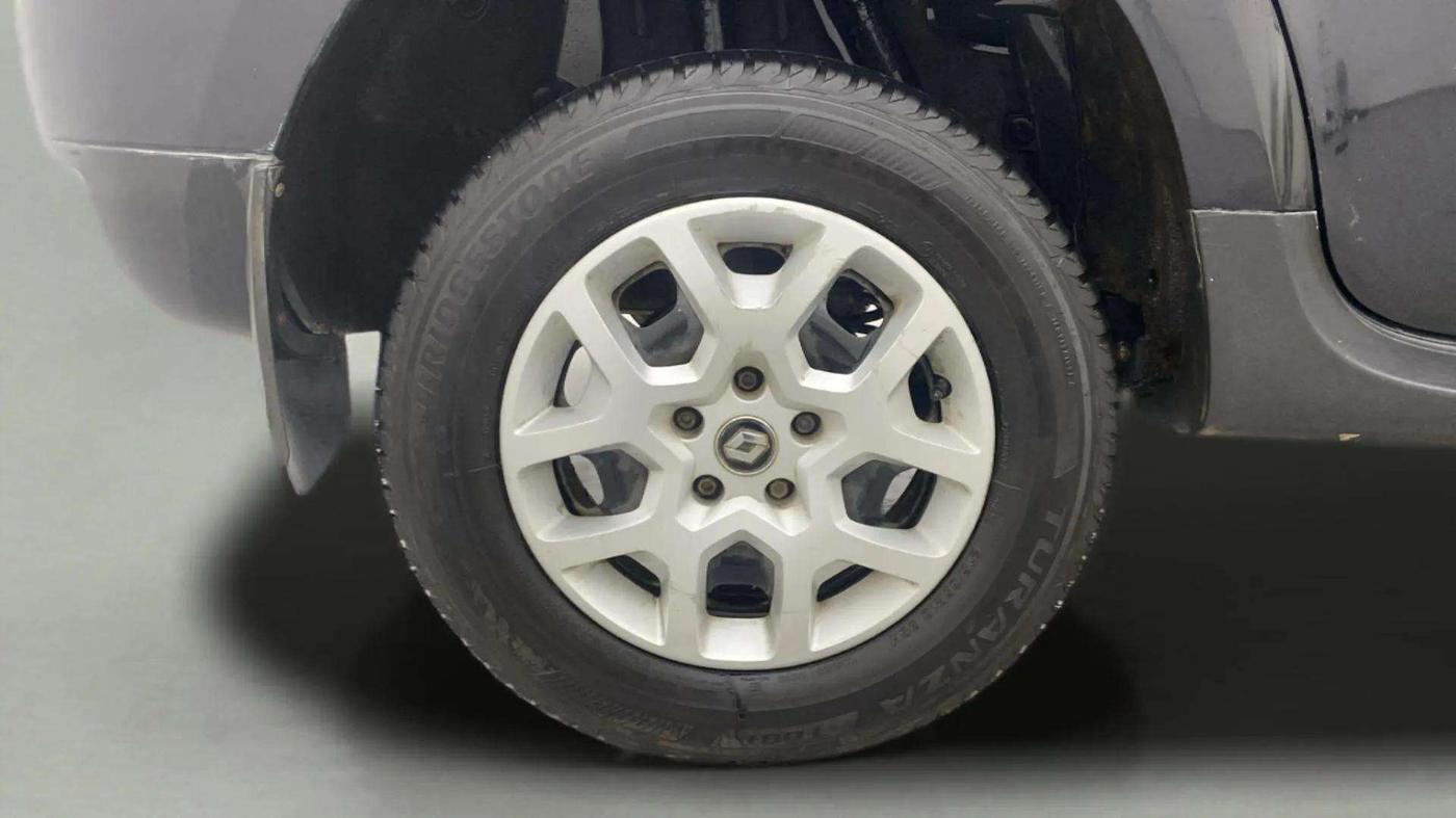2017 Renault Duster RXL PETROL, Petrol, Manual, 51,141 km, Right Rear Wheel