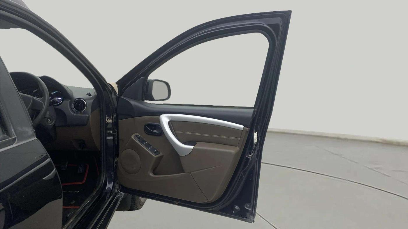 2017 Renault Duster RXL PETROL, Petrol, Manual, 51,141 km, RHS Front Door