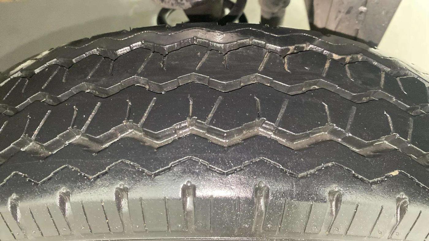 2022 Maruti Eeco 5 STR STD(O), Petrol, Manual, 7,010 km, Left Rear Tyre Tread