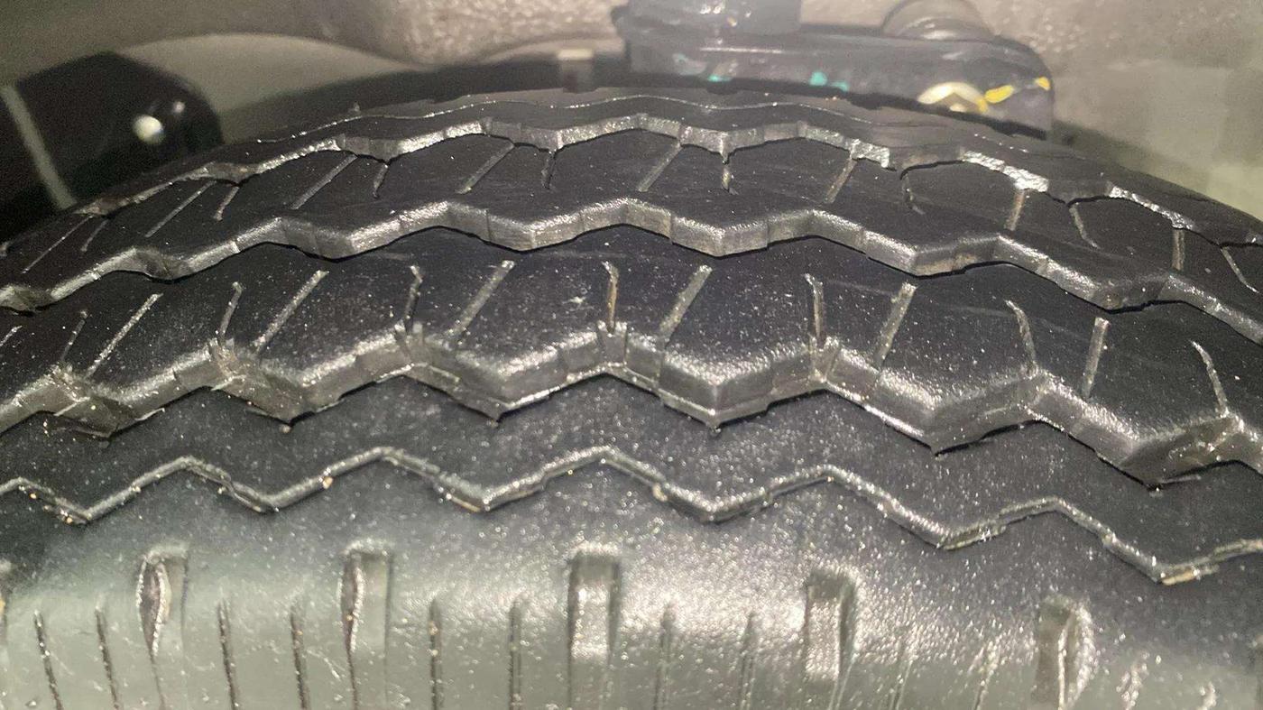 2022 Maruti Eeco 5 STR STD(O), Petrol, Manual, 7,010 km, Right Front Tyre Tread