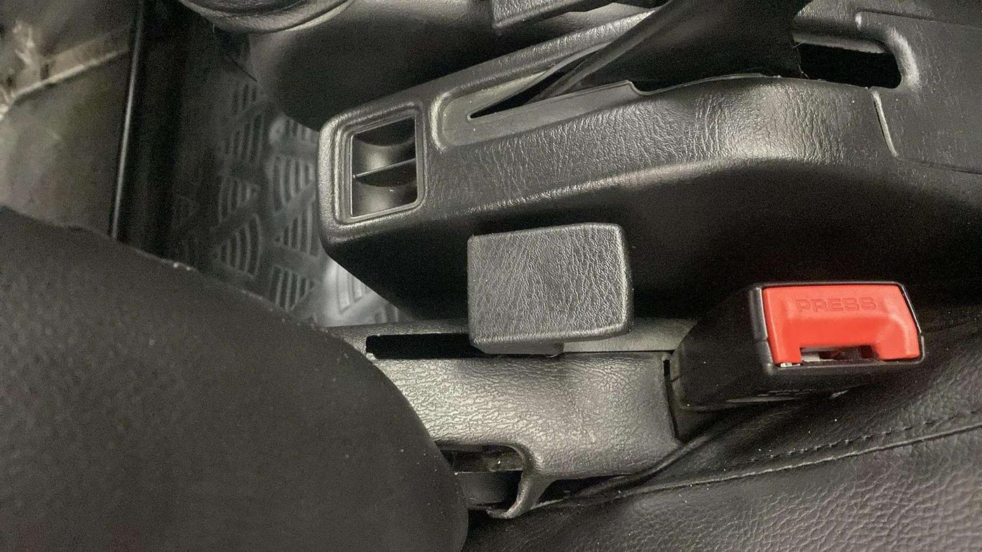 2022 Maruti Eeco 5 STR STD(O), Petrol, Manual, 7,010 km, Driver Side Adjustment Panel