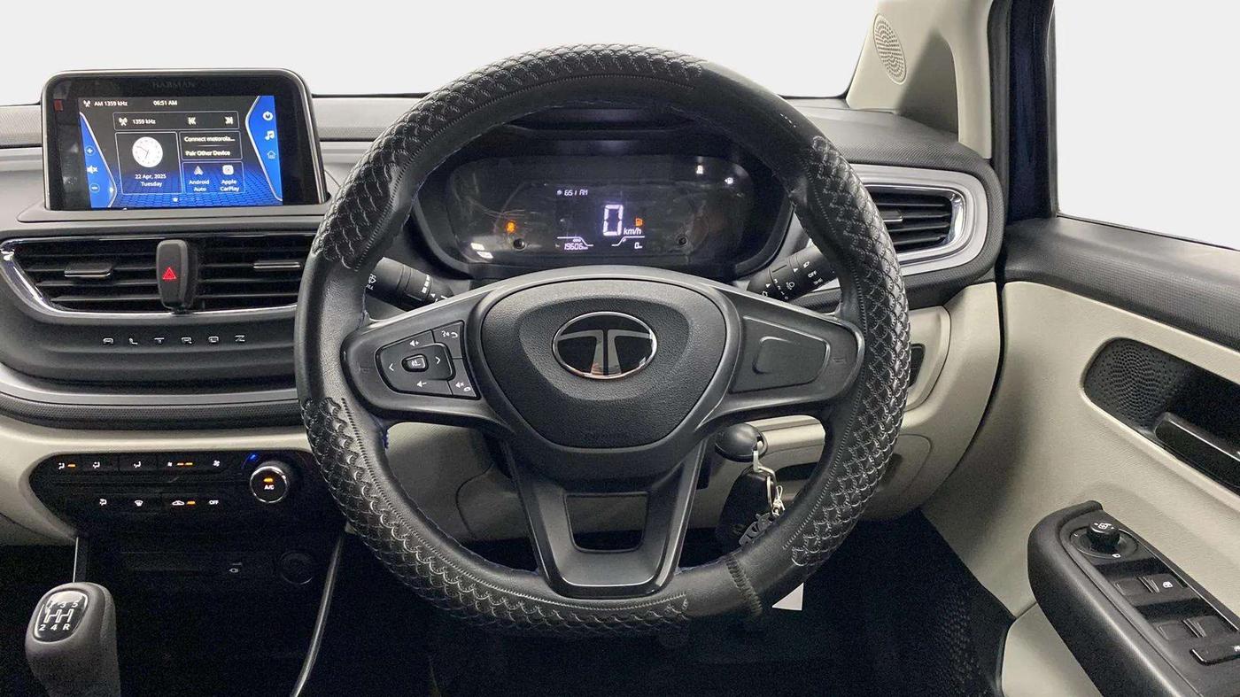 2024 Tata ALTROZ XM PLUS SUNROOF CNG, CNG, Manual, 19,598 km, Steering Wheel Close Up