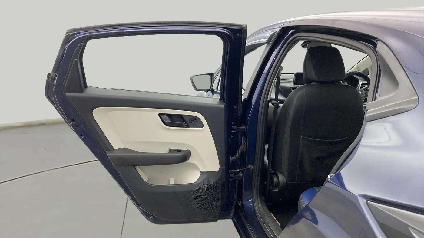2024 Tata ALTROZ XM PLUS SUNROOF CNG, CNG, Manual, 19,598 km, LHS Rear Door