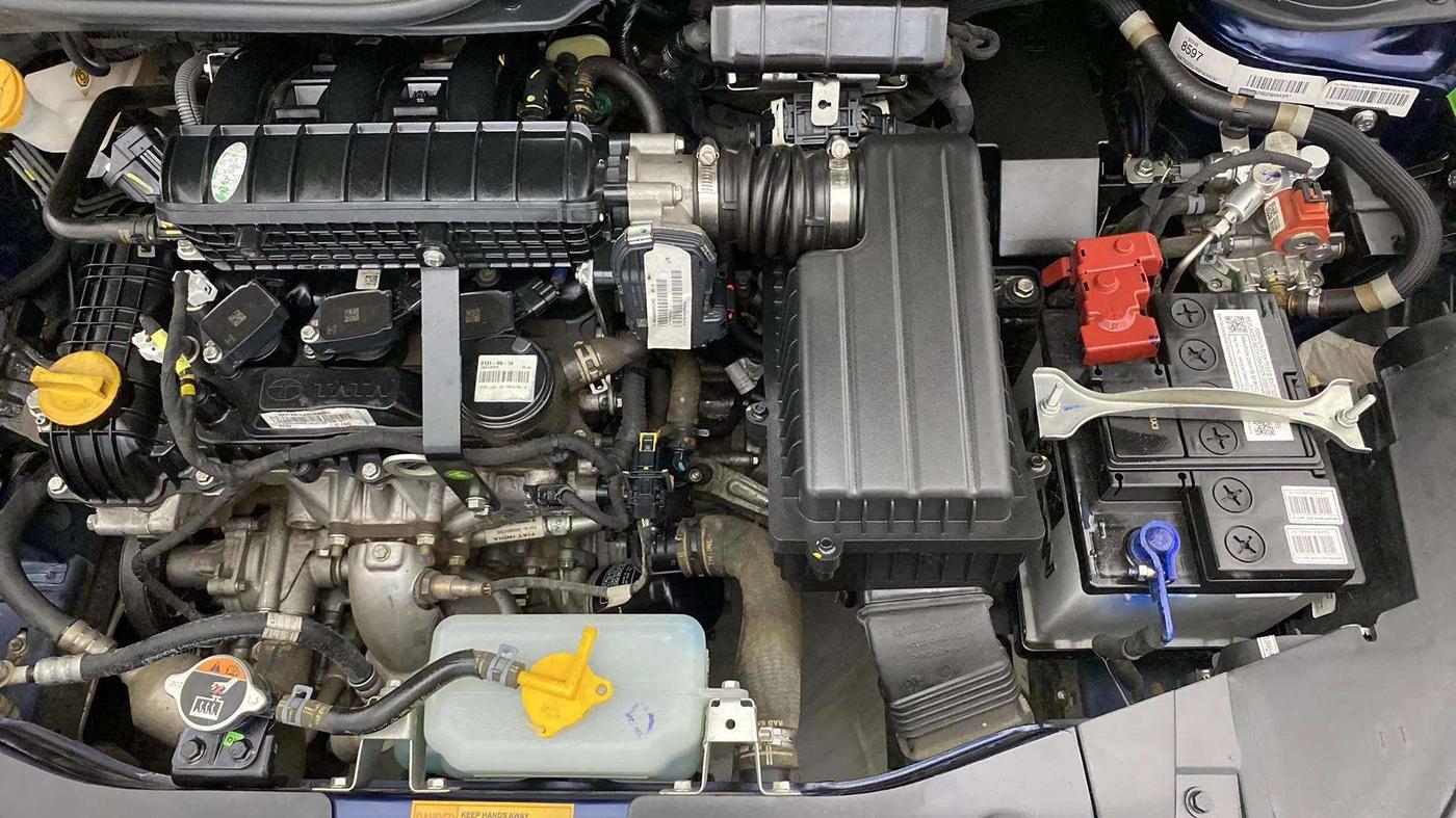 2024 Tata ALTROZ XM PLUS SUNROOF CNG, CNG, Manual, 19,598 km, Engine View - Right