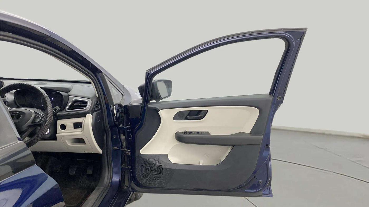 2024 Tata ALTROZ XM PLUS SUNROOF CNG, CNG, Manual, 19,598 km, RHS Front Door