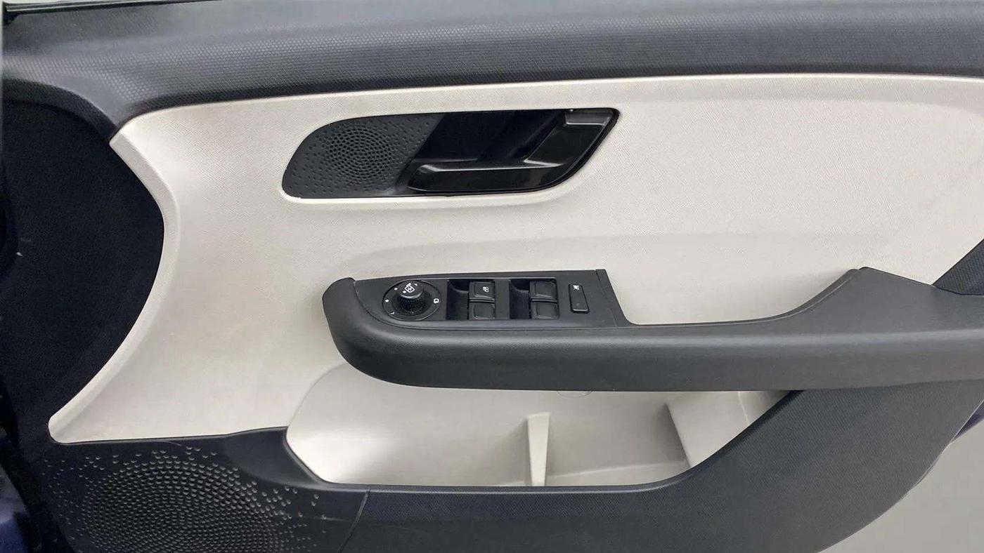 2024 Tata ALTROZ XM PLUS SUNROOF CNG, CNG, Manual, 19,598 km, Driver Side Door Panels Control