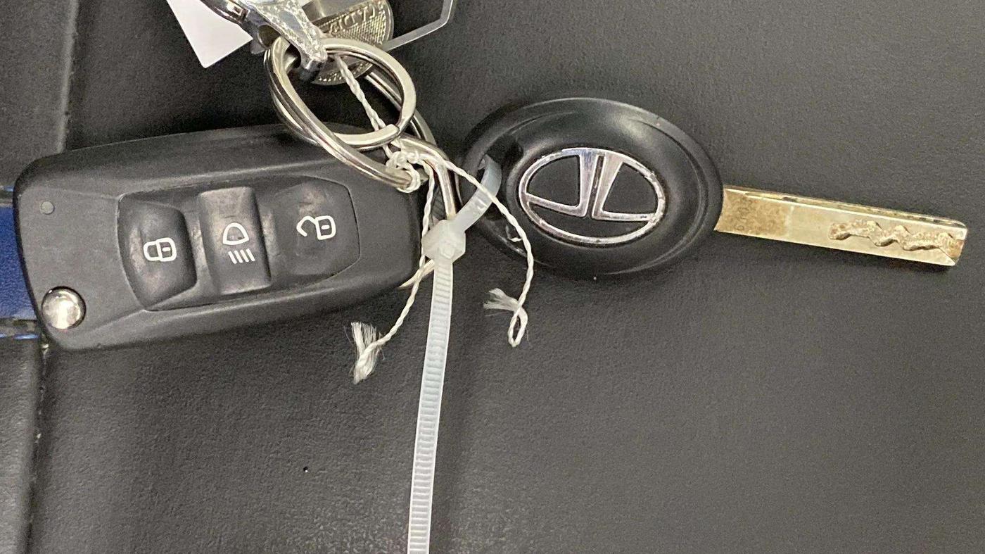 2024 Tata ALTROZ XM PLUS SUNROOF CNG, CNG, Manual, 19,598 km, Key Close Up