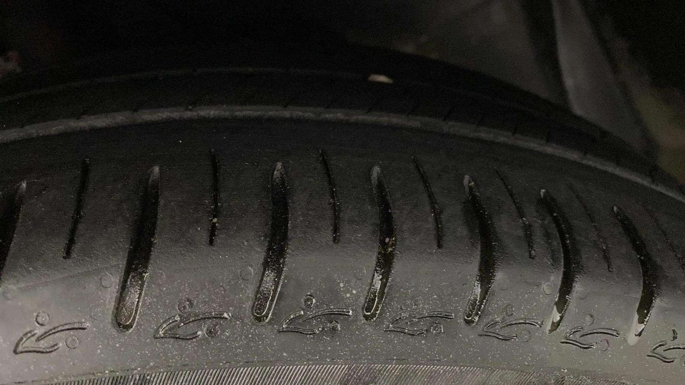 2024 Tata ALTROZ XM PLUS SUNROOF CNG, CNG, Manual, 19,598 km, Right Front Tyre Tread