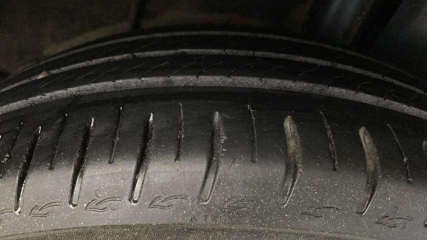 2024 Tata ALTROZ XM PLUS SUNROOF CNG, CNG, Manual, 19,598 km, Left Rear Tyre Tread