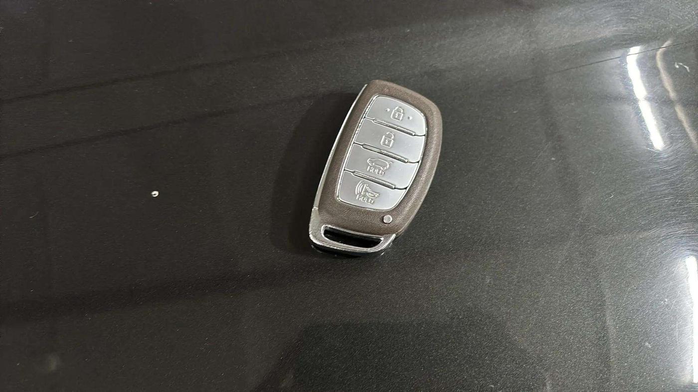 2021 Hyundai VENUE SX 1.0 (O) TURBO IMT, Petrol, Manual, 27,411 km, Key Close Up