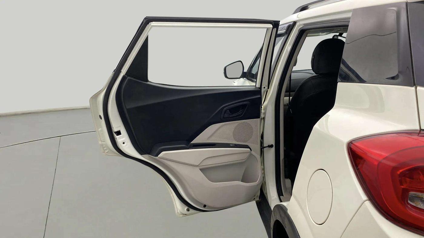 2021 Mahindra XUV300 W6 1.2 PETROL, Petrol, Manual, 5,436 km, LHS Rear Door