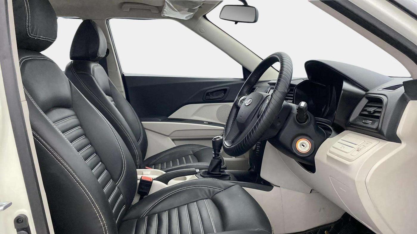 2021 Mahindra XUV300 W6 1.2 PETROL, Petrol, Manual, 5,436 km, Right Side Front Door Cabin