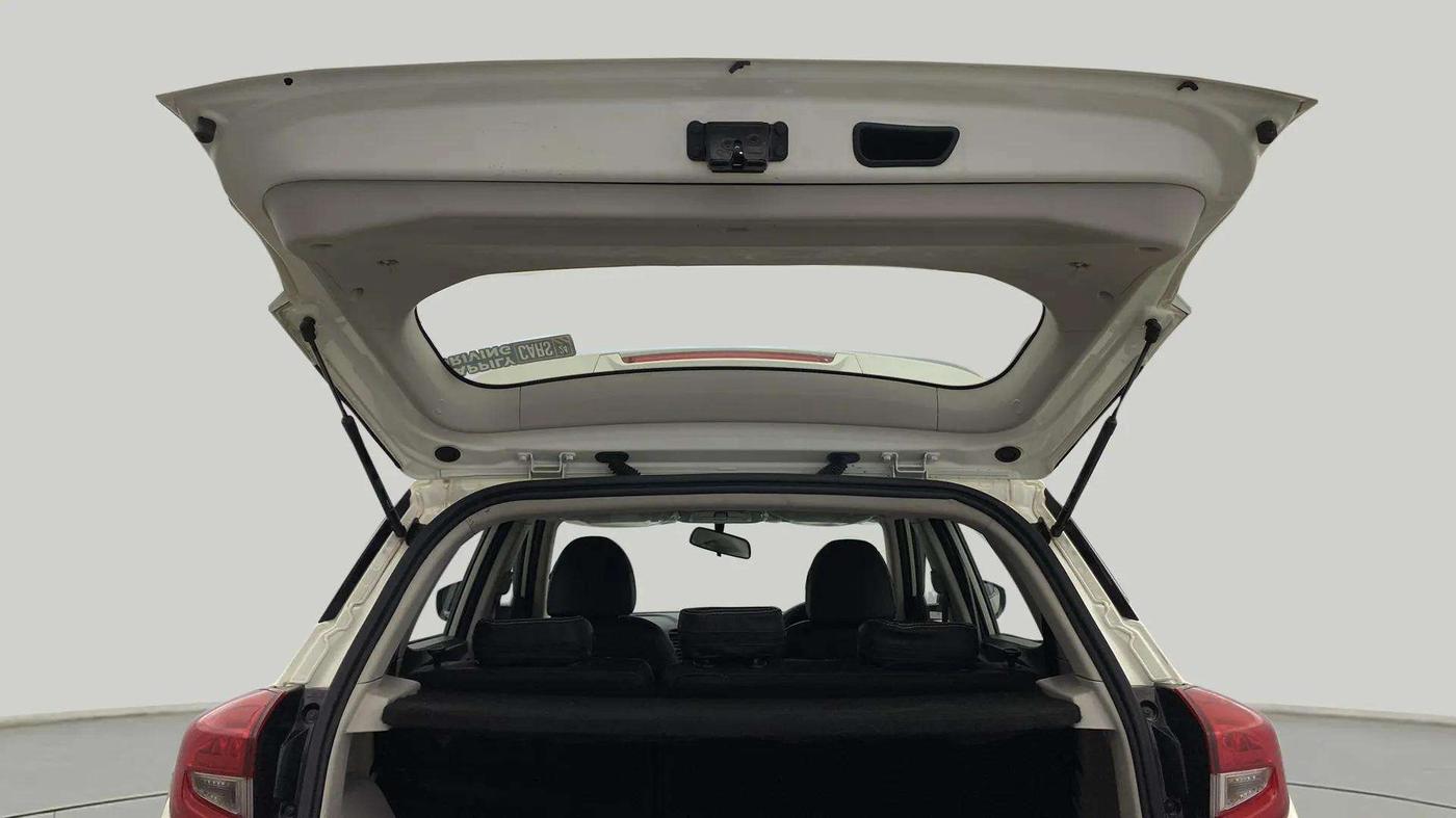 2021 Mahindra XUV300 W6 1.2 PETROL, Petrol, Manual, 5,436 km, Boot Door Open