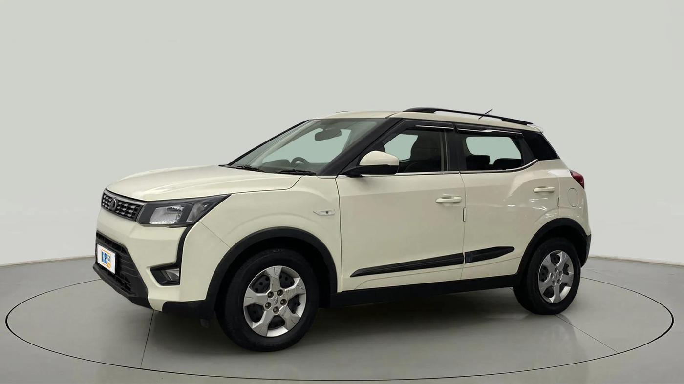 2021 Mahindra XUV300 W6 1.2 PETROL, Petrol, Manual, 5,436 km, Left Front Diagonal