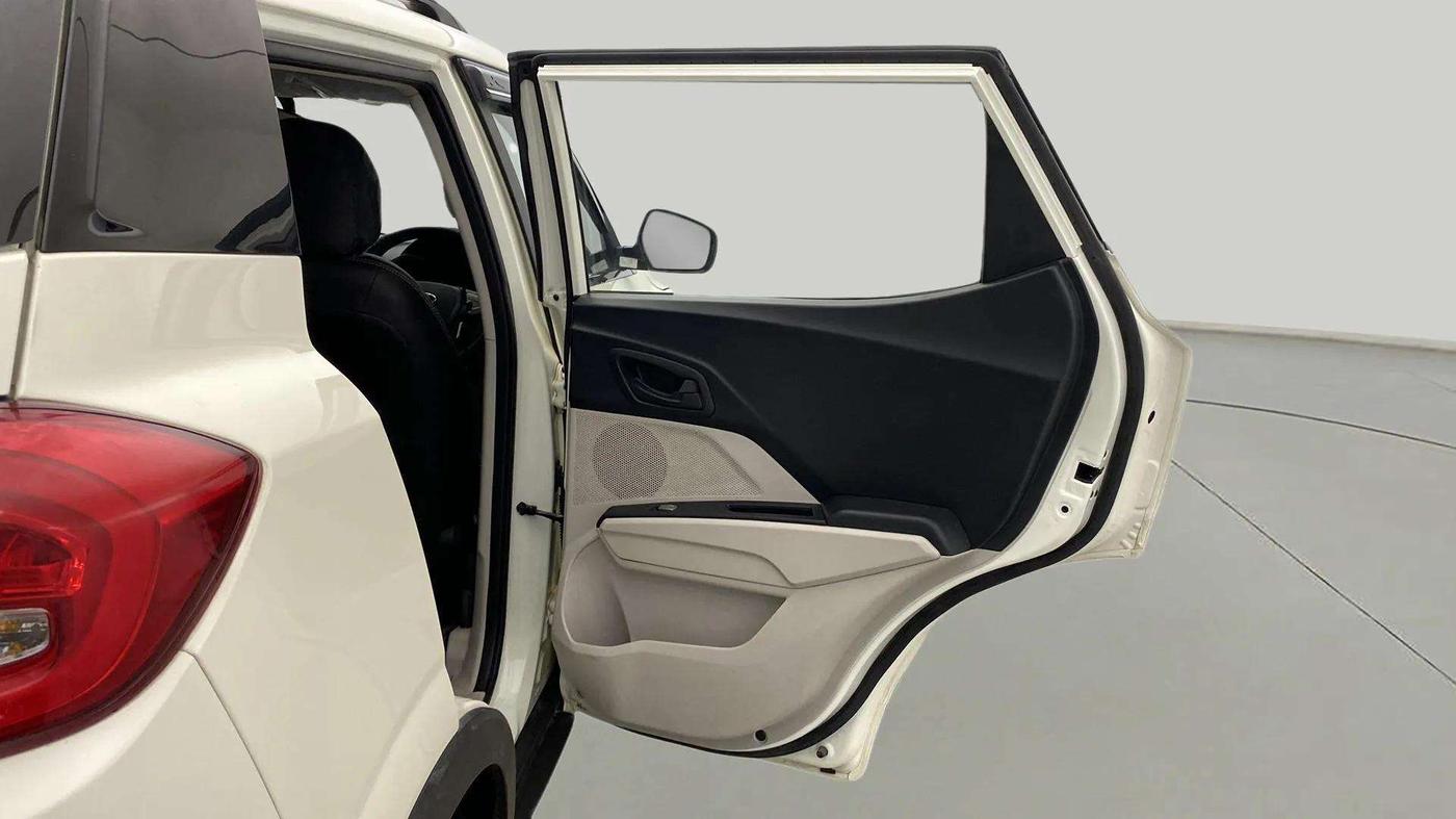 2021 Mahindra XUV300 W6 1.2 PETROL, Petrol, Manual, 5,436 km, RHS Rear Door