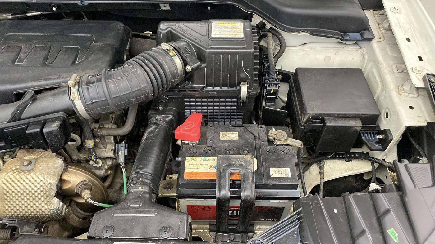 2021 Mahindra XUV300 W6 1.2 PETROL, Petrol, Manual, 5,436 km, Engine View - Left