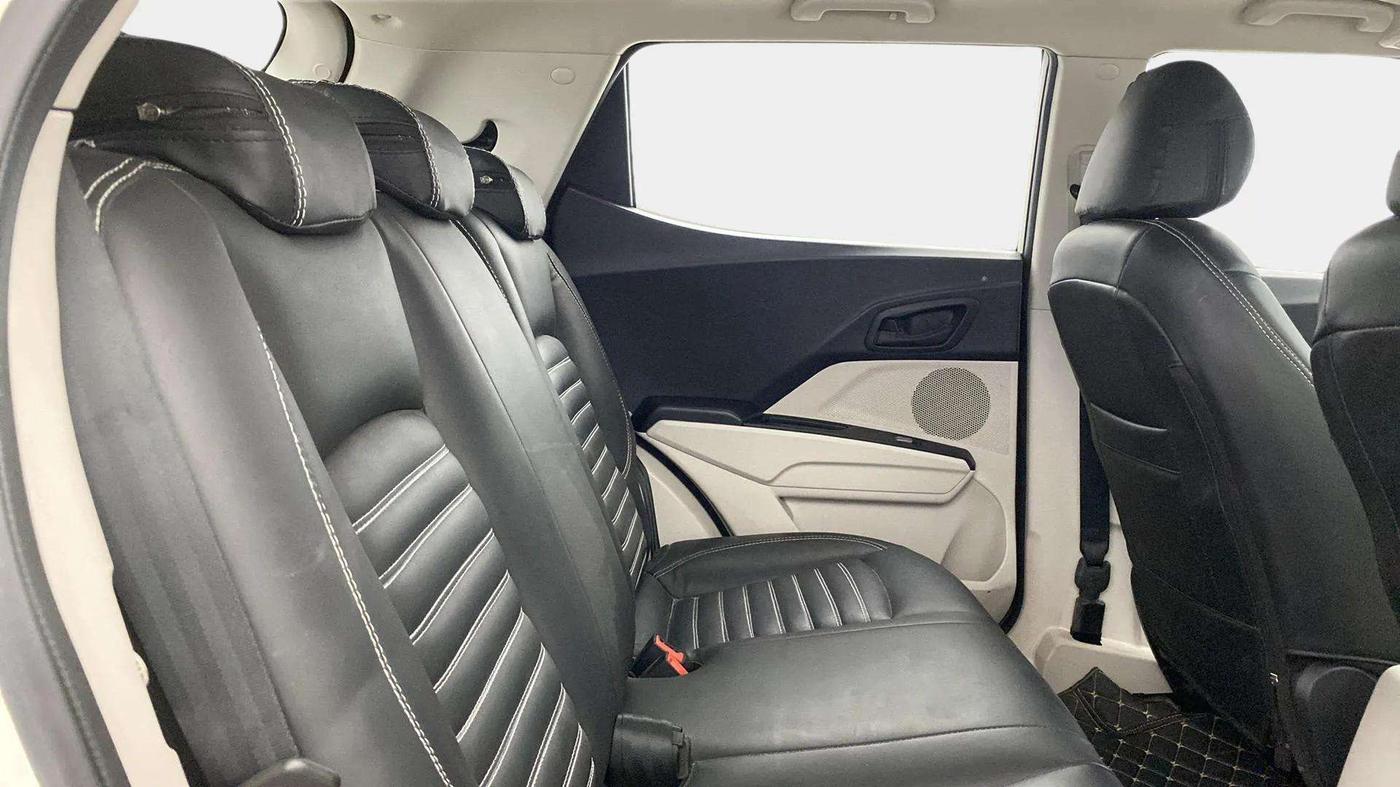 2021 Mahindra XUV300 W6 1.2 PETROL, Petrol, Manual, 5,436 km, Right Side Rear Door Cabin