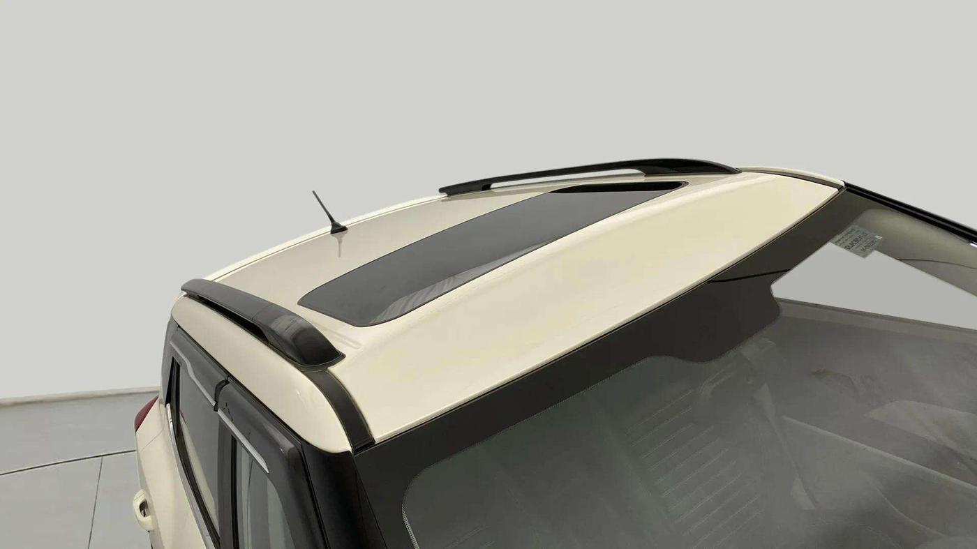 2021 Mahindra XUV300 W6 1.2 PETROL, Petrol, Manual, 5,436 km, Roof