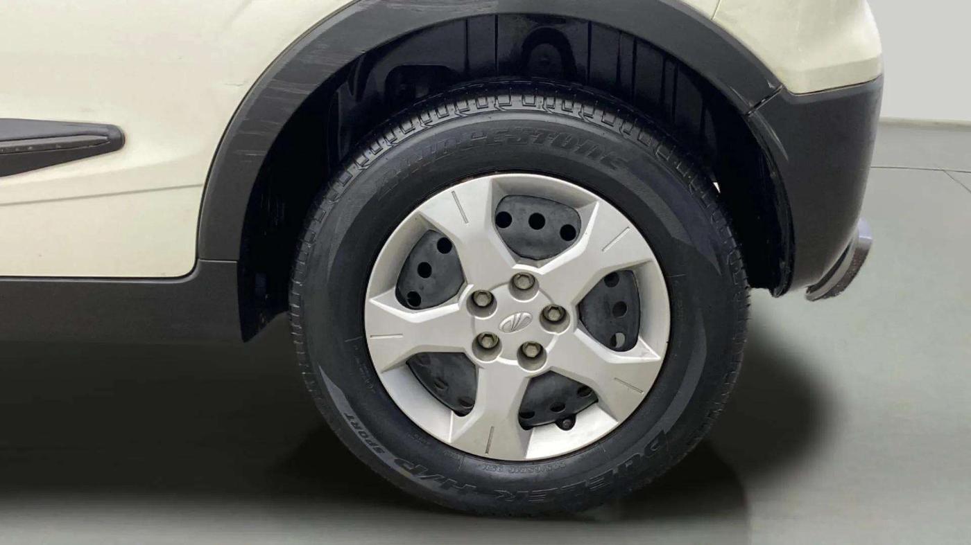 2021 Mahindra XUV300 W6 1.2 PETROL, Petrol, Manual, 5,436 km, Left Rear Wheel