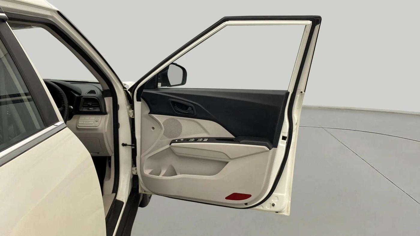 2021 Mahindra XUV300 W6 1.2 PETROL, Petrol, Manual, 5,436 km, RHS Front Door
