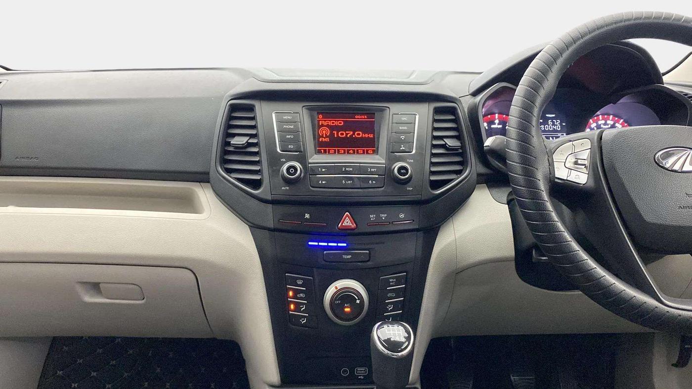 2021 Mahindra XUV300 W6 1.2 PETROL, Petrol, Manual, 5,436 km, Air Conditioner
