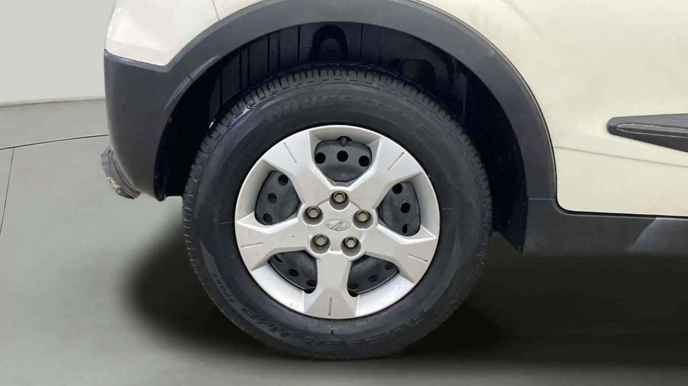 2021 Mahindra XUV300 W6 1.2 PETROL, Petrol, Manual, 5,436 km, Right Rear Wheel