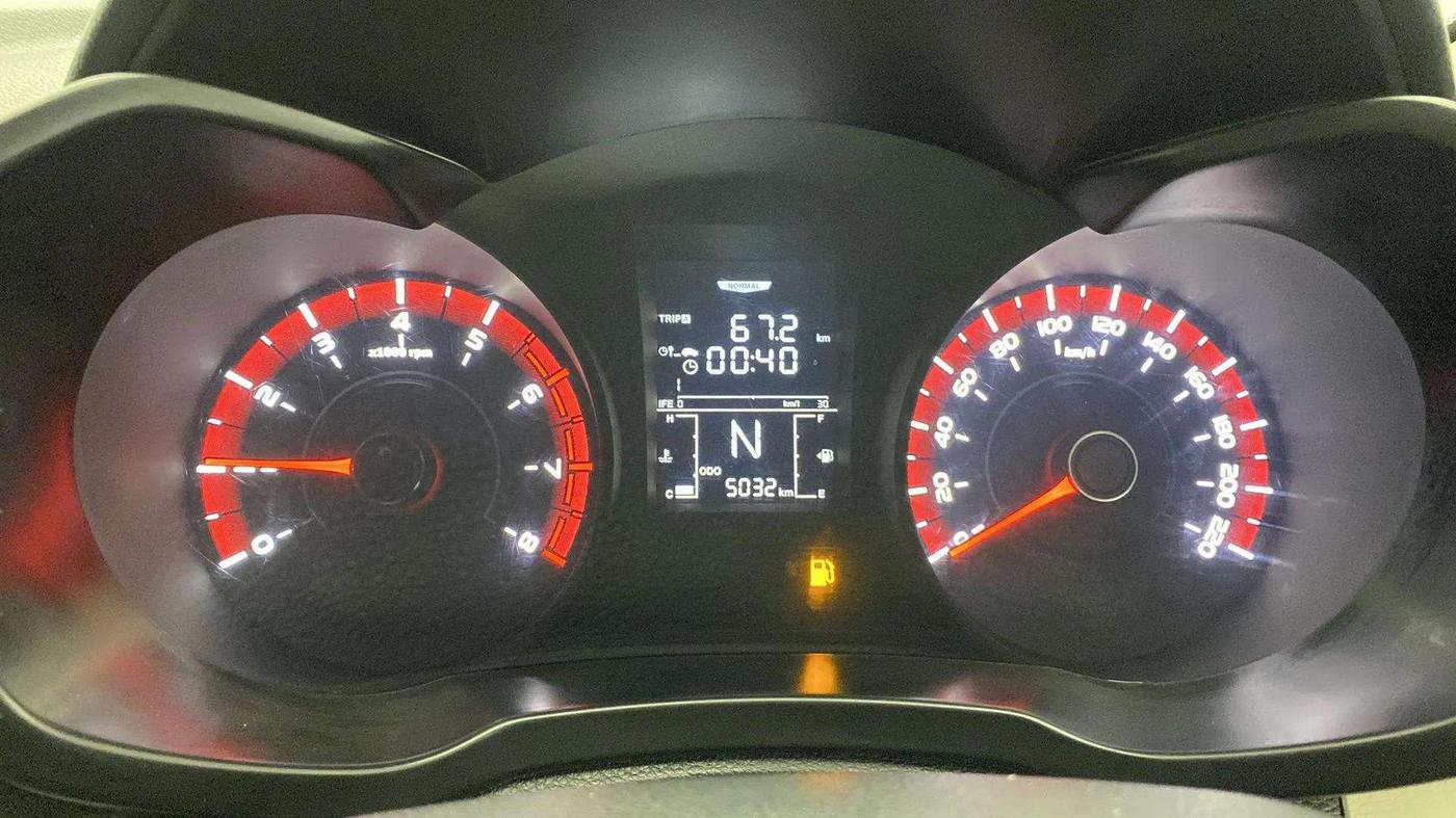 2021 Mahindra XUV300 W6 1.2 PETROL, Petrol, Manual, 5,436 km, Odometer Image