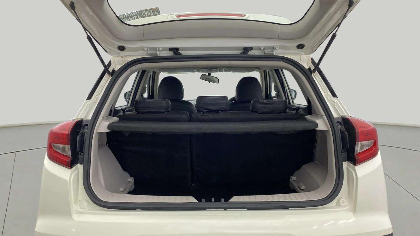 2021 Mahindra XUV300 W6 1.2 PETROL, Petrol, Manual, 5,436 km, Boot Open Zoomed View
