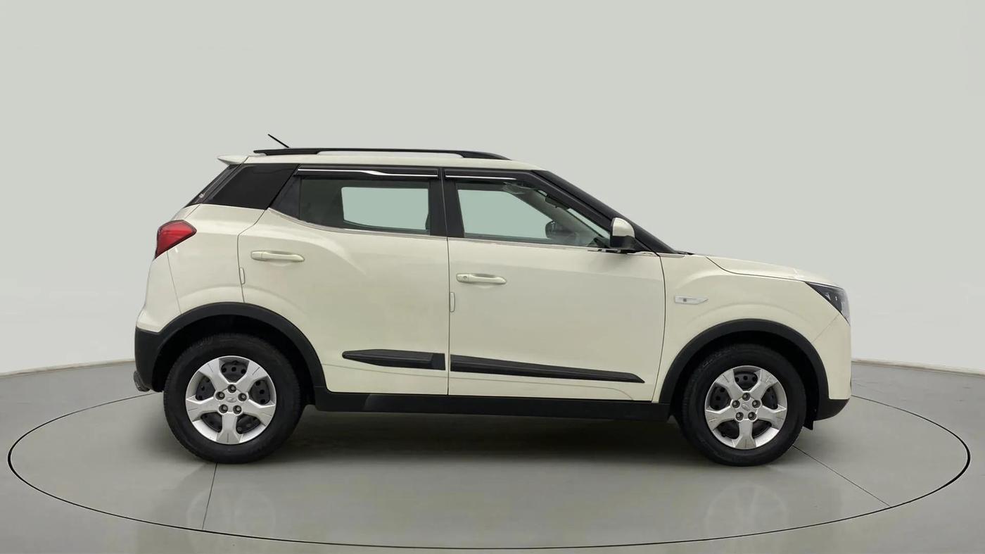 2021 Mahindra XUV300 W6 1.2 PETROL, Petrol, Manual, 5,436 km, Right Side View