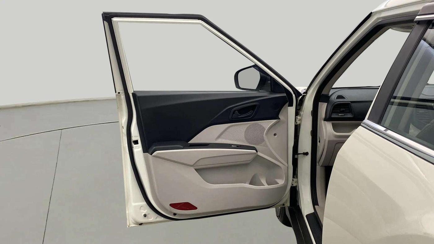 2021 Mahindra XUV300 W6 1.2 PETROL, Petrol, Manual, 5,436 km, LHS Front Door