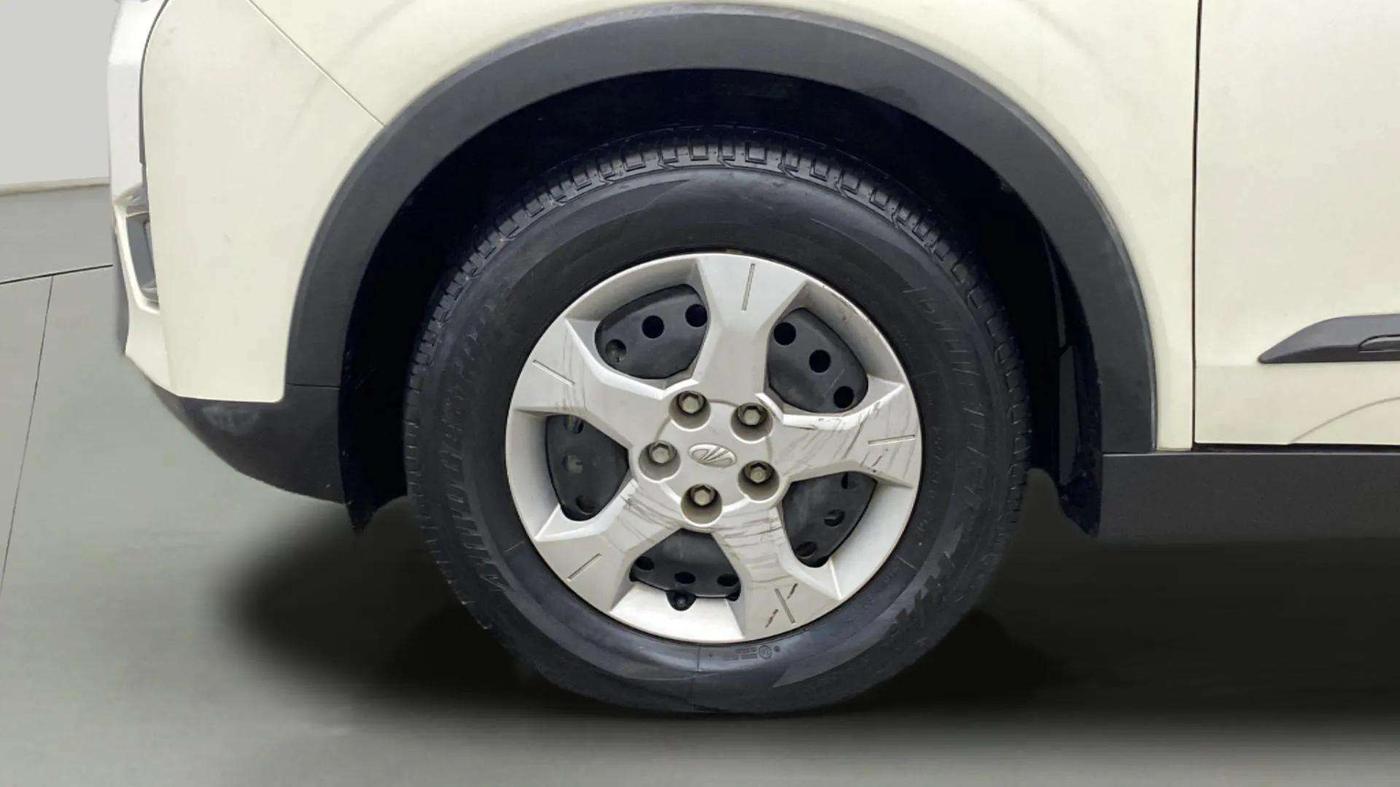 2021 Mahindra XUV300 W6 1.2 PETROL, Petrol, Manual, 5,436 km, Left Front Wheel