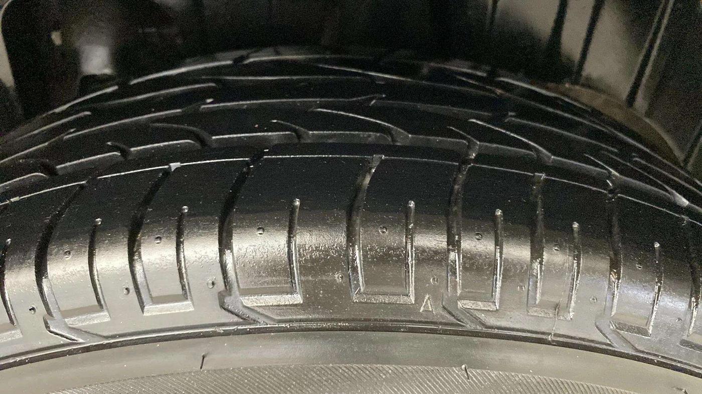 2021 Mahindra XUV300 W6 1.2 PETROL, Petrol, Manual, 5,436 km, Left Rear Tyre Tread