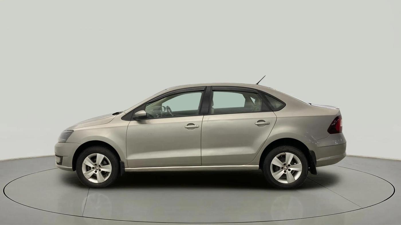 2017 Skoda Rapid STYLE 1.6 MPI AT, Petrol, Automatic, 48,665 km, Left Side