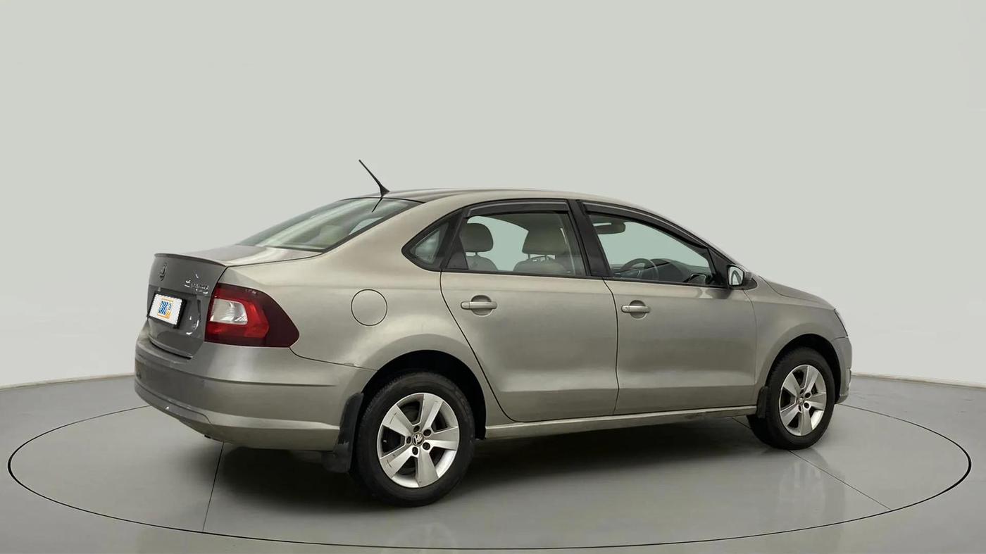 2017 Skoda Rapid STYLE 1.6 MPI AT, Petrol, Automatic, 48,665 km, Right Back Diagonal