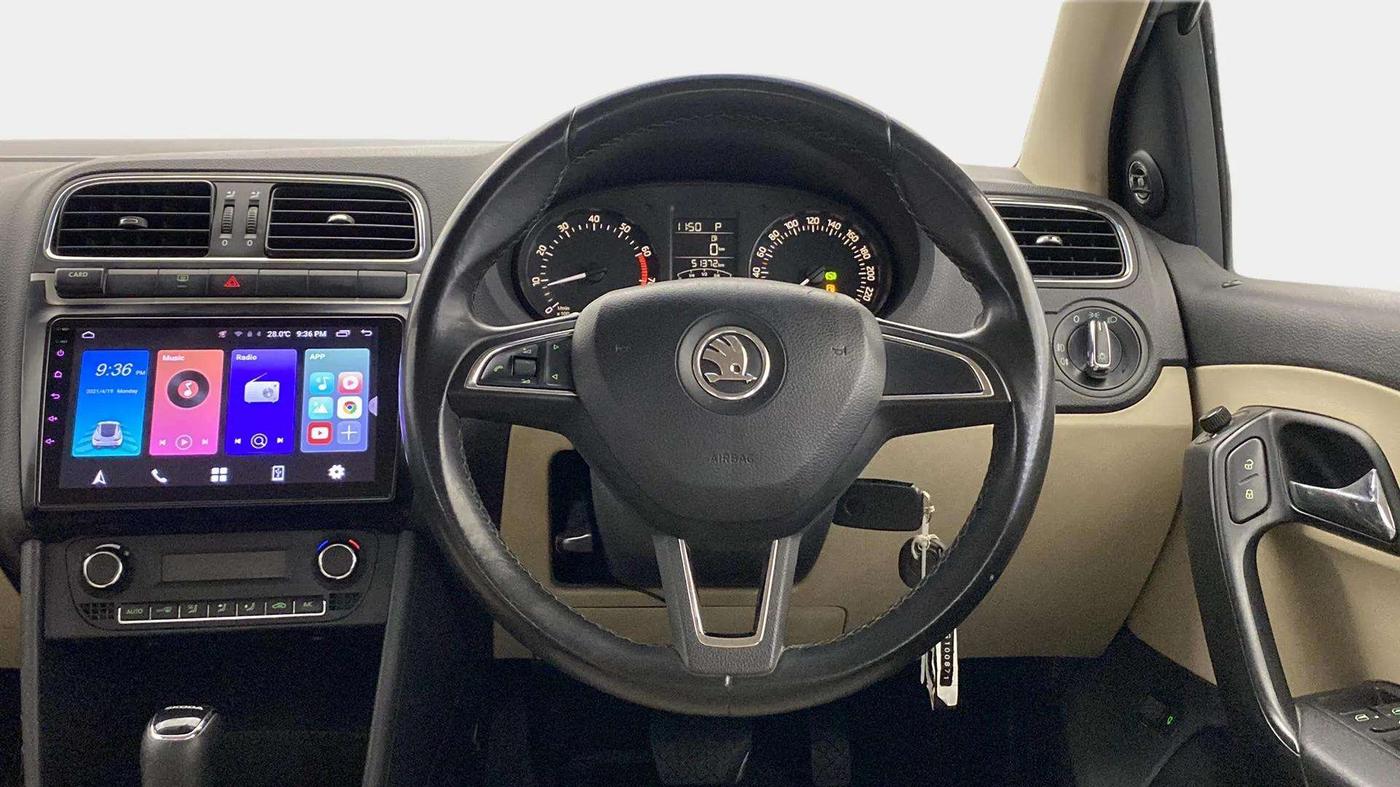2017 Skoda Rapid STYLE 1.6 MPI AT, Petrol, Automatic, 48,665 km, Steering Wheel Close Up