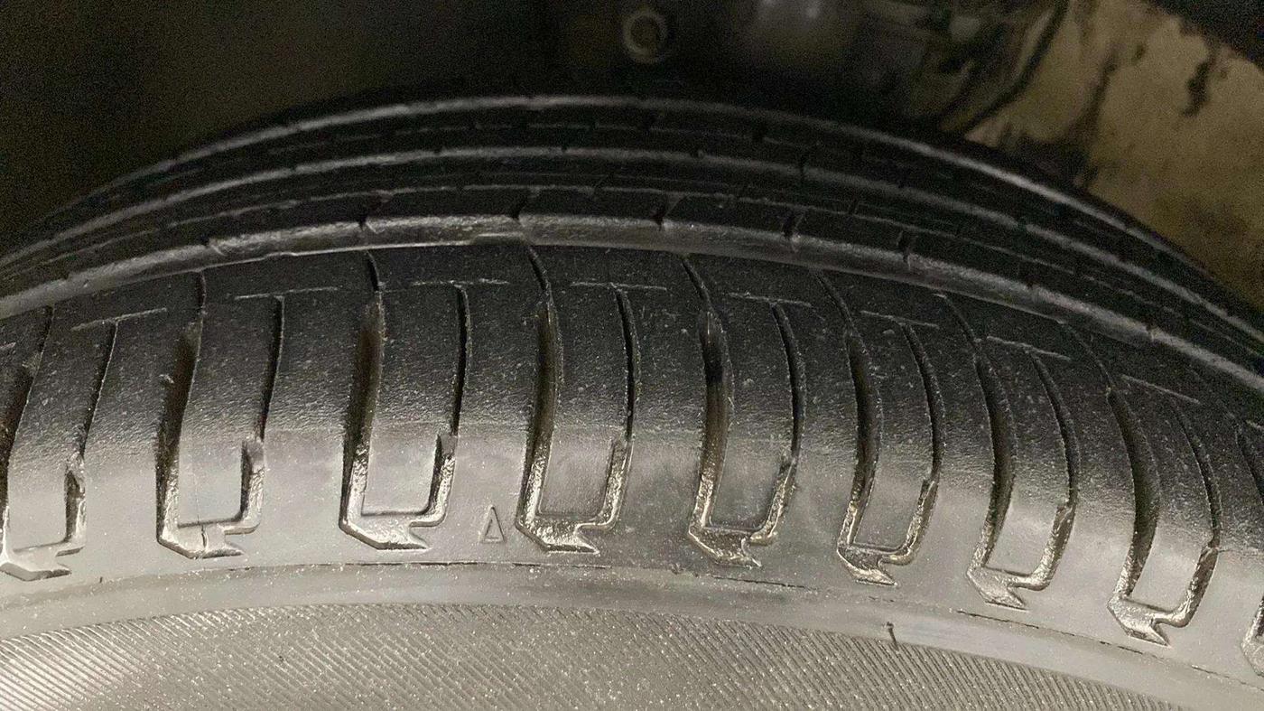2017 Skoda Rapid STYLE 1.6 MPI AT, Petrol, Automatic, 48,665 km, Left Front Tyre Tread