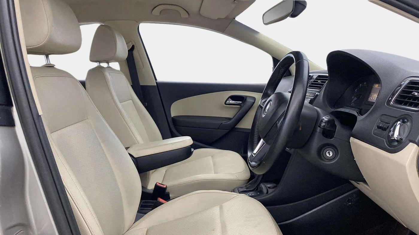 2017 Skoda Rapid STYLE 1.6 MPI AT, Petrol, Automatic, 48,665 km, Right Side Front Door Cabin