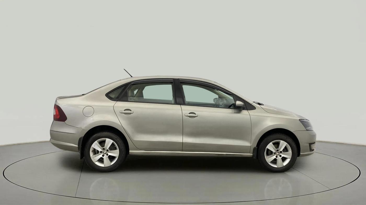 2017 Skoda Rapid STYLE 1.6 MPI AT, Petrol, Automatic, 48,665 km, Right Side View