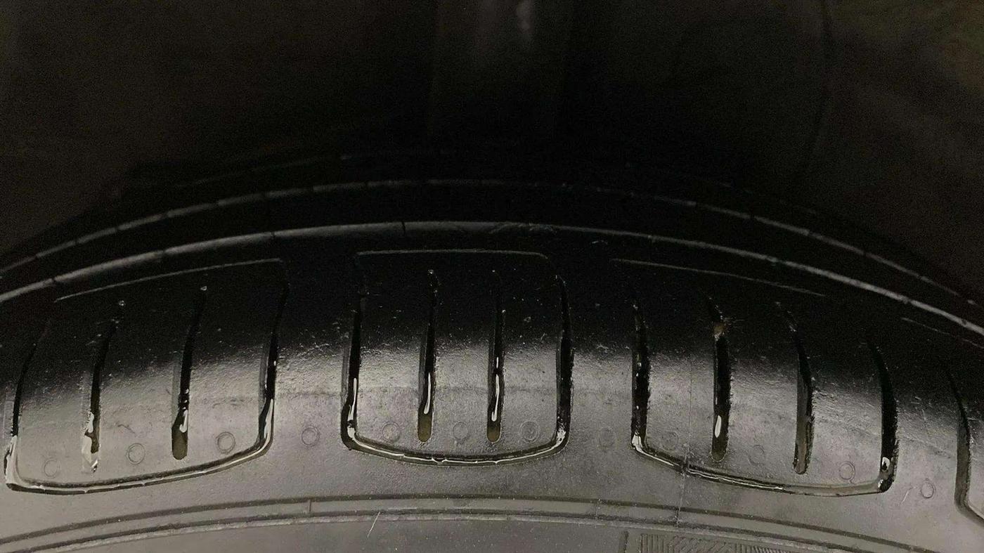 2018 Hyundai Grand i10 SPORTZ AT 1.2 KAPPA VTVT, Petrol, Automatic, 44,664 km, Right Rear Tyre Tread
