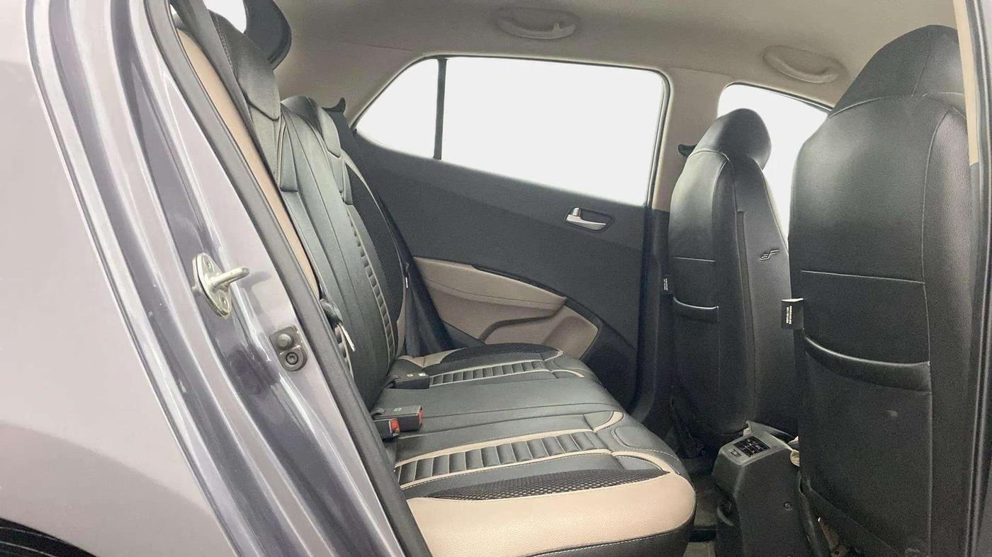 2018 Hyundai Grand i10 SPORTZ AT 1.2 KAPPA VTVT, Petrol, Automatic, 44,664 km, Right Side Rear Door Cabin