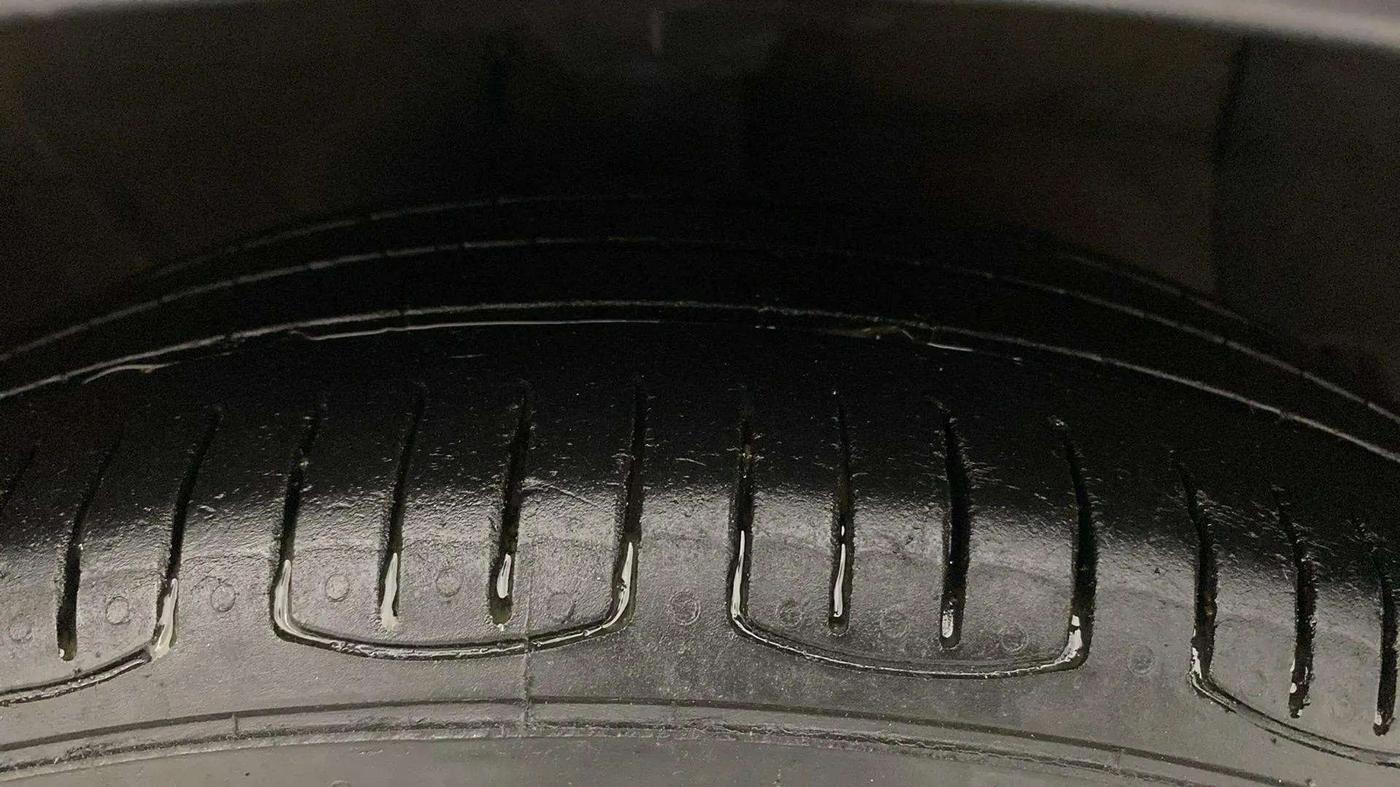 2018 Hyundai Grand i10 SPORTZ AT 1.2 KAPPA VTVT, Petrol, Automatic, 44,664 km, Right Front Tyre Tread