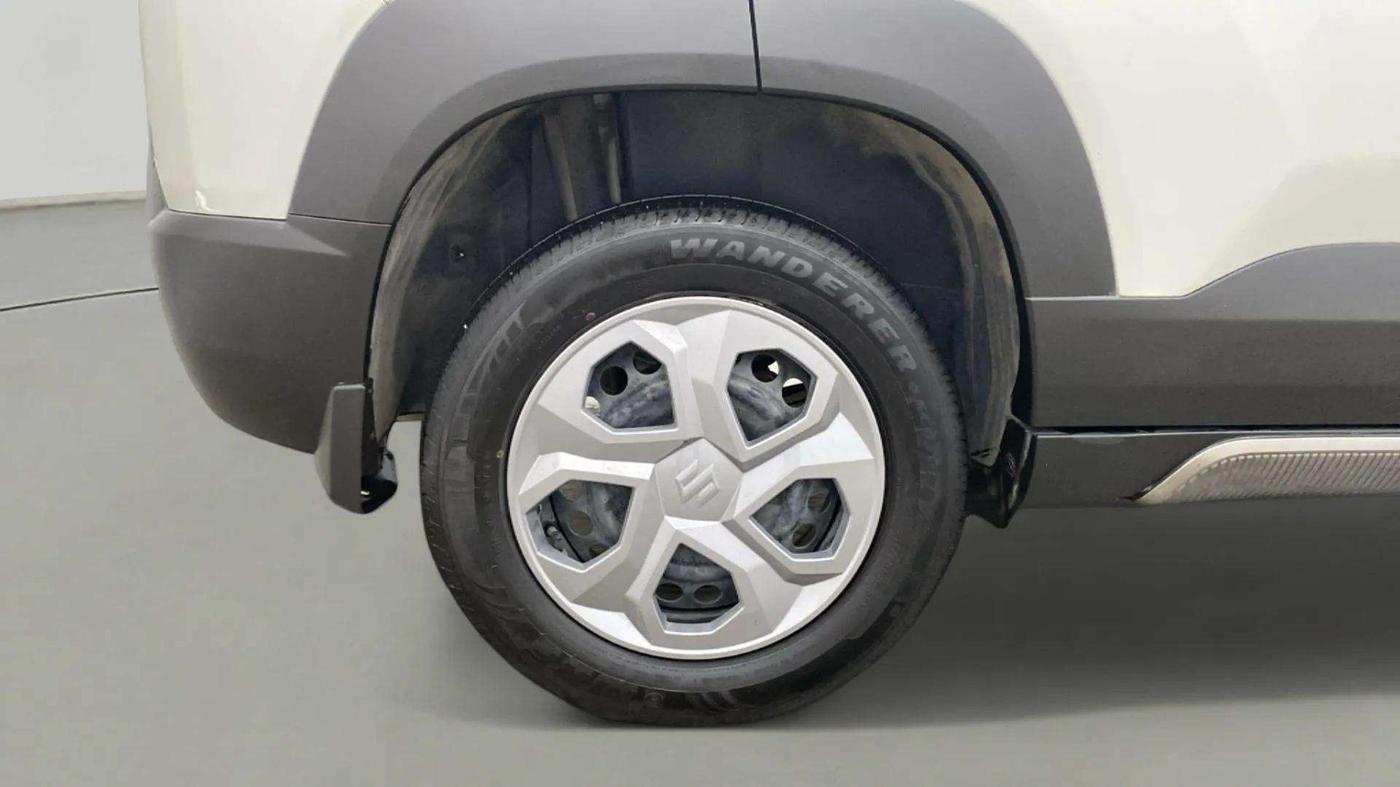 2023 Maruti BREZZA VXI, Petrol, Manual, 28,610 km, Right Rear Wheel
