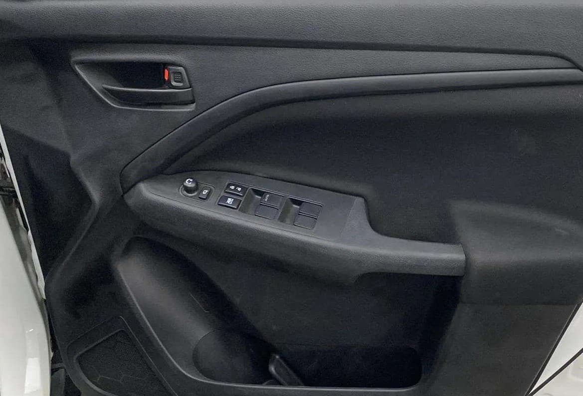 2023 Maruti BREZZA VXI, Petrol, Manual, 28,610 km, Driver Side Door Panels Control
