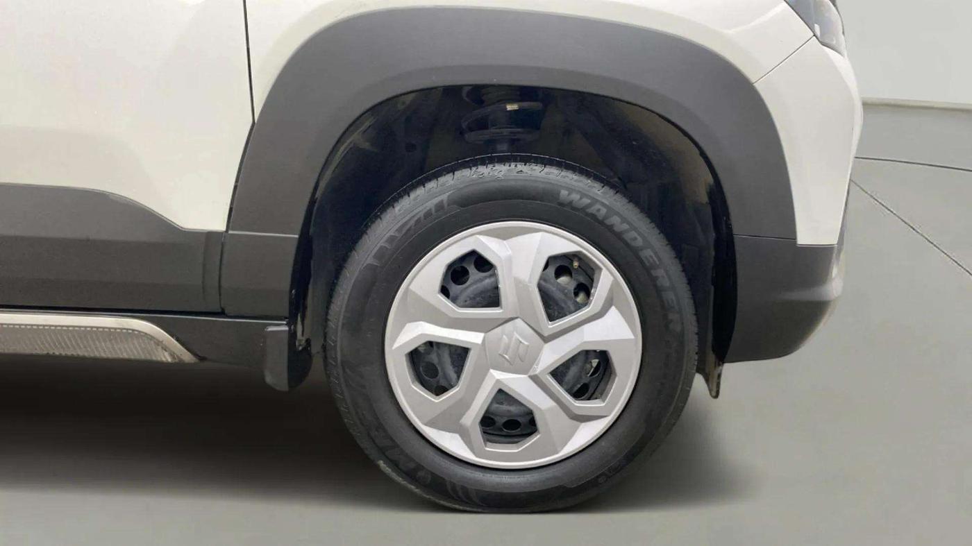 2023 Maruti BREZZA VXI, Petrol, Manual, 28,610 km, Right Front Wheel