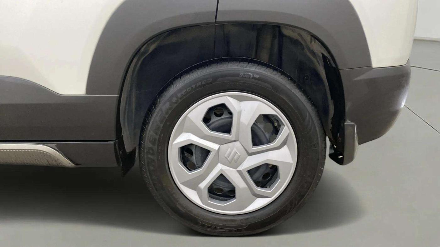 2023 Maruti BREZZA VXI, Petrol, Manual, 28,610 km, Left Rear Wheel