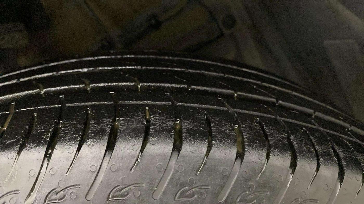 2023 Maruti BREZZA VXI, Petrol, Manual, 28,610 km, Right Front Tyre Tread
