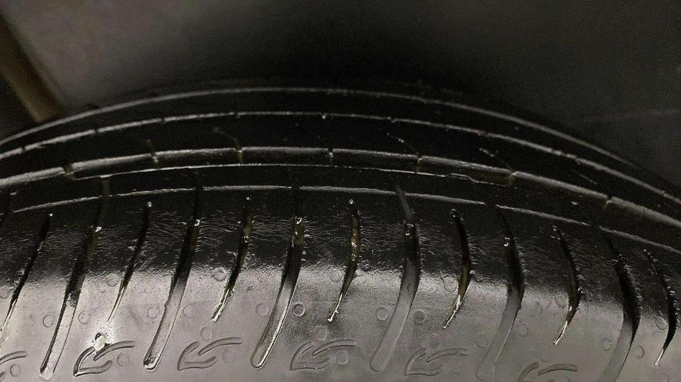 2023 Maruti BREZZA VXI, Petrol, Manual, 28,610 km, Right Rear Tyre Tread