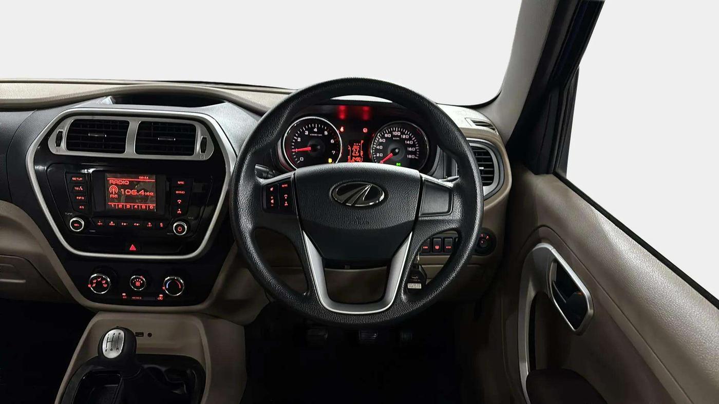 2016 Mahindra TUV300 T8, Diesel, Manual, 24,860 km, Steering Wheel Close Up