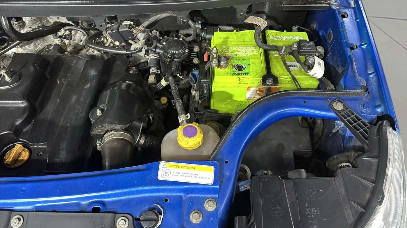 2016 Mahindra TUV300 T8, Diesel, Manual, 24,860 km, Engine View - Left
